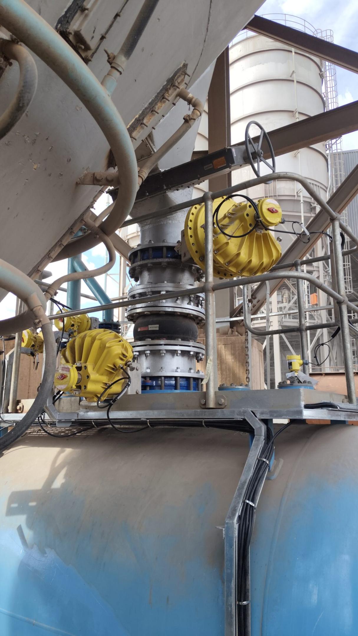 Techmatic dual-vessel dense phase pneumatic conveying system for industrial bulk material handling